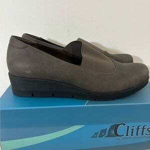 Cliffs by White Mountains 9M Toria Wedge Heel Charcoal/Nubuck Business Casual